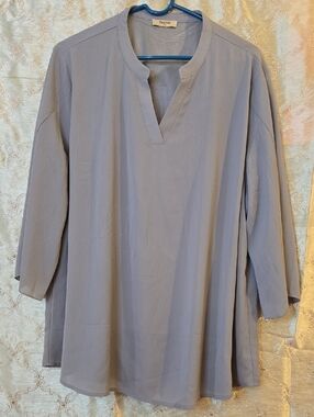 TanJay Light Gray Split-Neck Tunic Top
